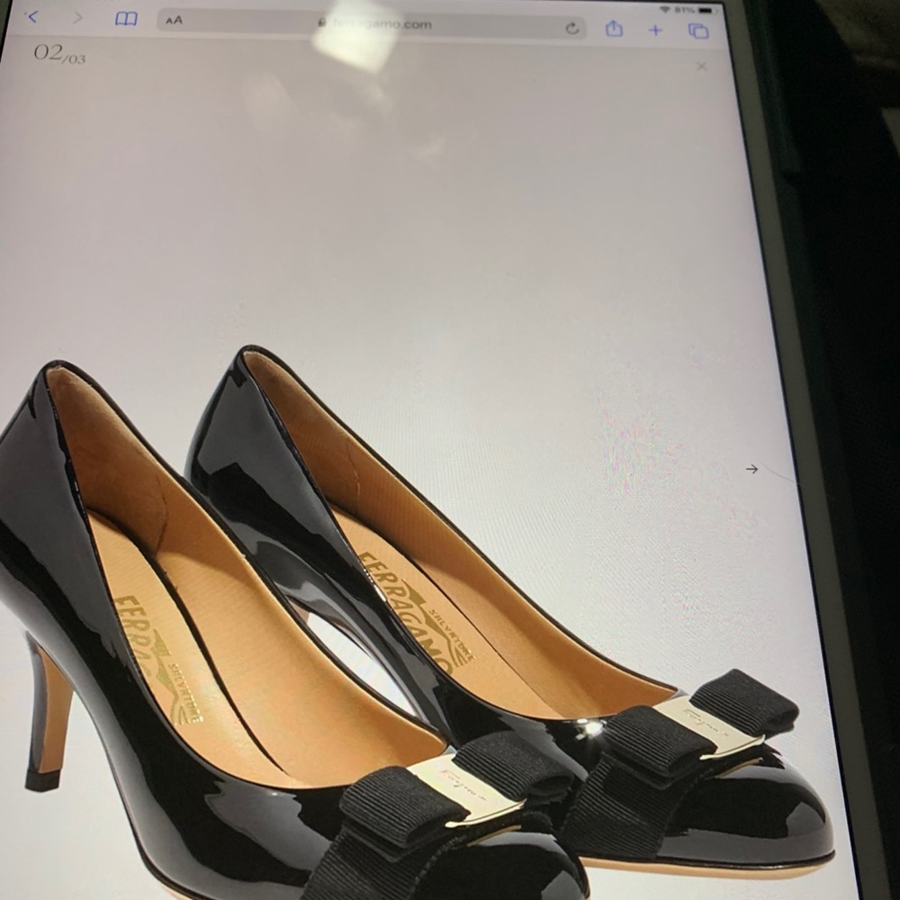 Salvatore Ferragamo Vara Bow Pump